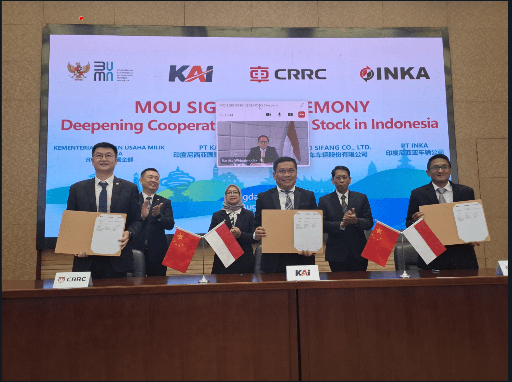 KAI, INKA dan CRRC Qingdao Sifang Tandatangani MoU Pendalaman Kerja Sama Sarana Perkeretaapian di&nbsp;Indonesia